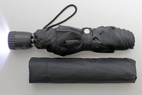 Regenschirm mit LED-Taschenlampe