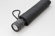 Regenschirm mit LED-Taschenlampe