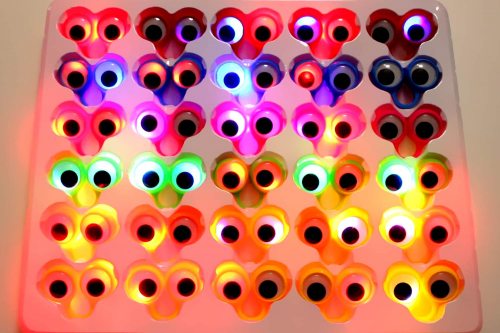 Lustige blinkende LED-Fingeraugen Spielzeug Rollenspiele