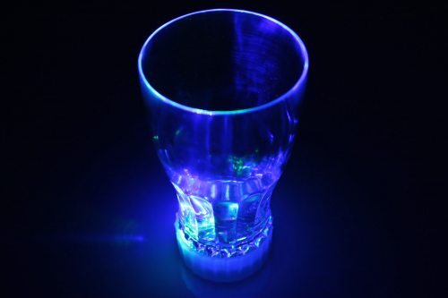 LED-Trinkbecher 300 ml 15 cm hoch I Multicolor blinkt und leuchtet I LED- Becher I LED-Glas I LED-Fashion Berlin