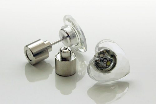 LED Herz-Ohrstecker leuchten