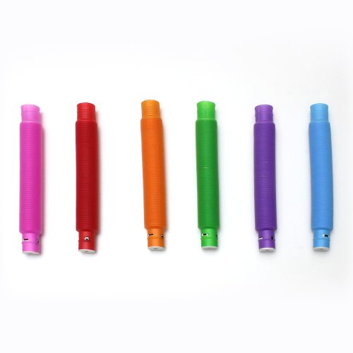Bunte Plastikrohre mit LEDs