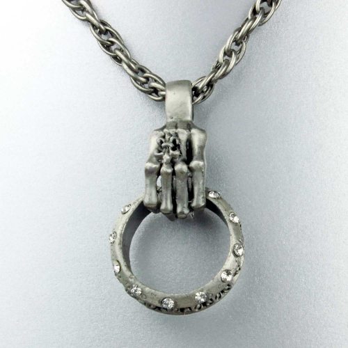 Skeletthand mit Ring Halskette