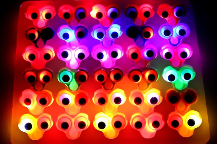 Lustige blinkende LED-Fingeraugen Spielzeug Rollenspiele