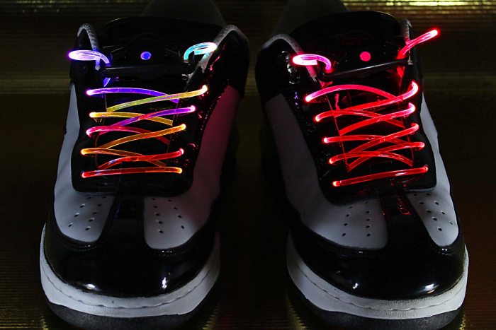 Farbwechselnde LED-Schnürsenkel multicolor