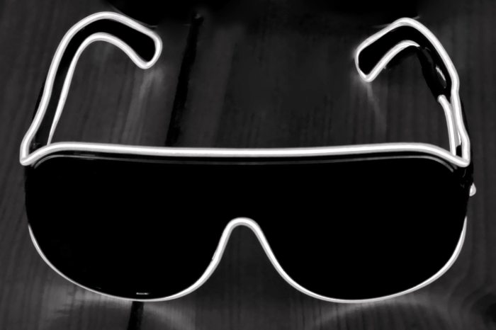 Weisse Brille mit leuchteffekt karneval