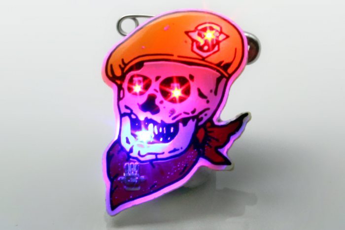 LED-Anstecker Zombie-Soldat Anstecker Brosche Blinki Pin Button