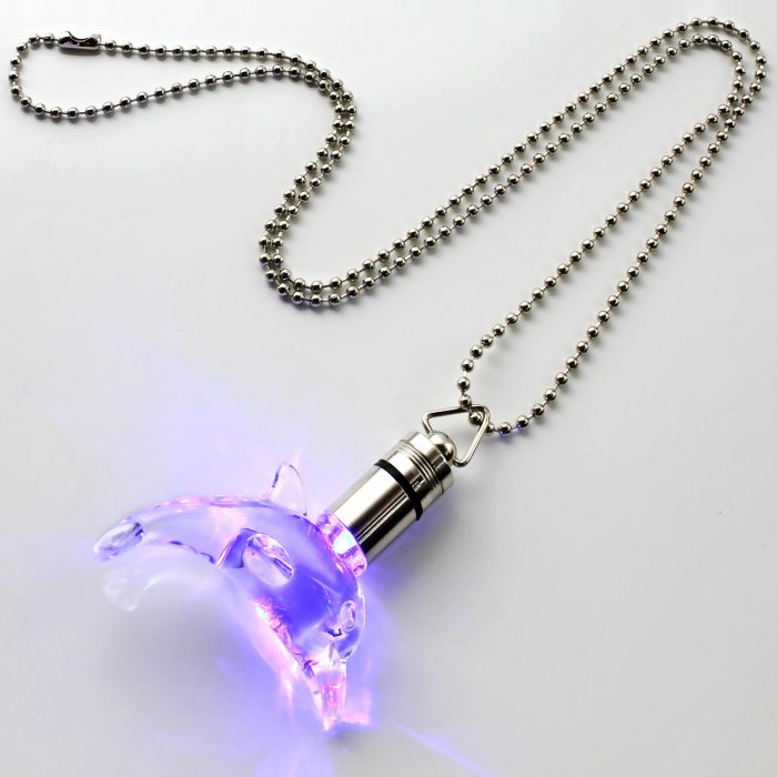 Kette mit Leuchtdelfin