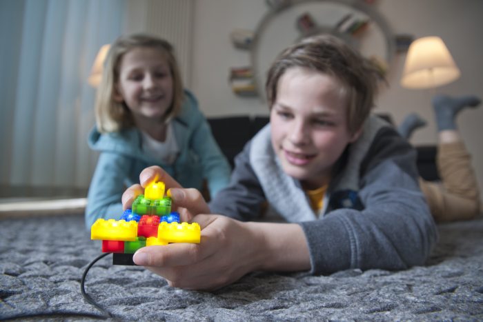 Beleuchtete Klemmbausteine S-12025 I Kompatibel mit LEGO® Bausteinen I 24 Leuchtende Bausteine mit 4 Leuchtfunktionen I Modelle und Bauten leuchten lassen