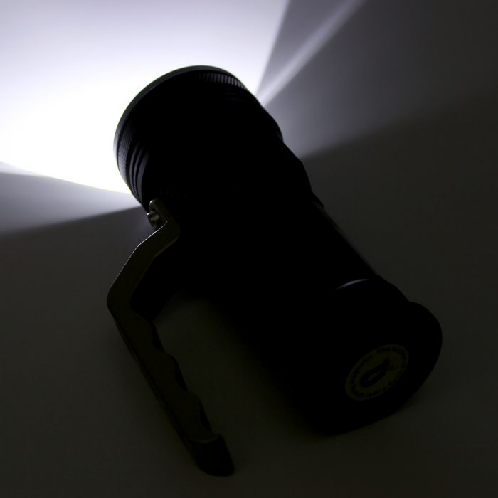 Bright all-round flashlight