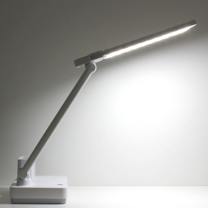 Flexible adjustable LED desk lamp