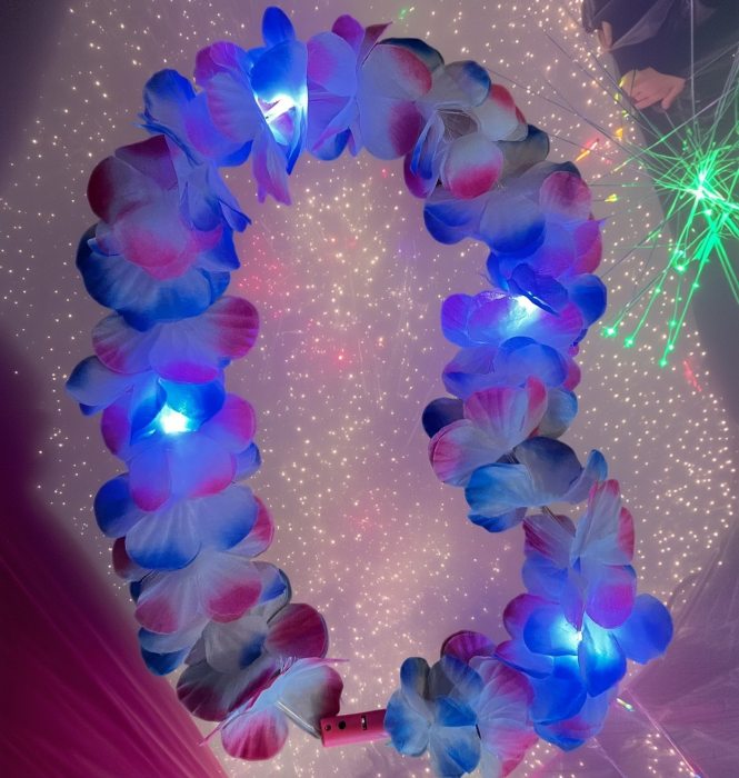 LED-Hawaiikette Leuchtende Blumenkette Hula-Kette I Schlagerparty Fasching Karnval Party-Halschmuck