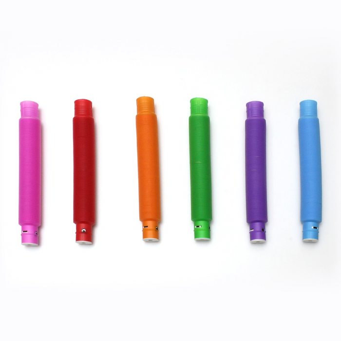 Bunte Plastikrohre mit LEDs