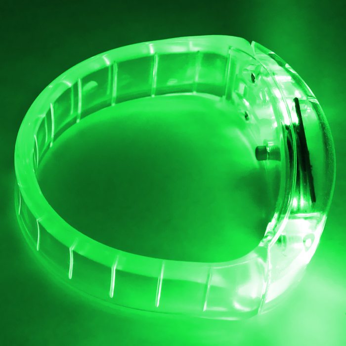leuchtender schmuck gruen