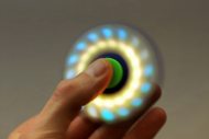 led finger spinner leuchtet