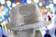 Pailletten-Hut mit bunten LEDs