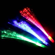 Leuchtende multicolor Party Glasfaser Leuchtwedel mit 6 Leuchtmodi I Glasfaser Regenbogen blau rot grün I Konzertwedel
