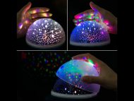 LED Sternenhimmel Lampe I Kinderzimmer Nachtlicht I Romantisches Sternenlicht  I 18 Modi & zuschaltbarer 360° Rotation