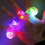 2 Stück LED-Fingerringe I Leuchtring  I Blinkende Ringe für Party & Konzerte