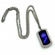 LED-Halskette mit LED-Anzeige blaue Laufschrift programmierbar I LED Gadget Schmuck Geeks Nerds Computerfans Gamer