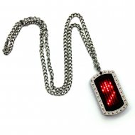 LED Halskette mit LED-Anzeige rote Laufschrift programmierbar I Wearable Schmuck Gadget I Geschenkidee für Nerds Geeks Gamer Coseplayer & Influencer