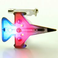 LED-Düsenjäger Anstecker Brosche Blinki Pin Button