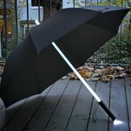 Leuchtender Regenschirm I Lichtschwert-Regenschirm mit zusätzlicher LED-Taschenlampe im Griff